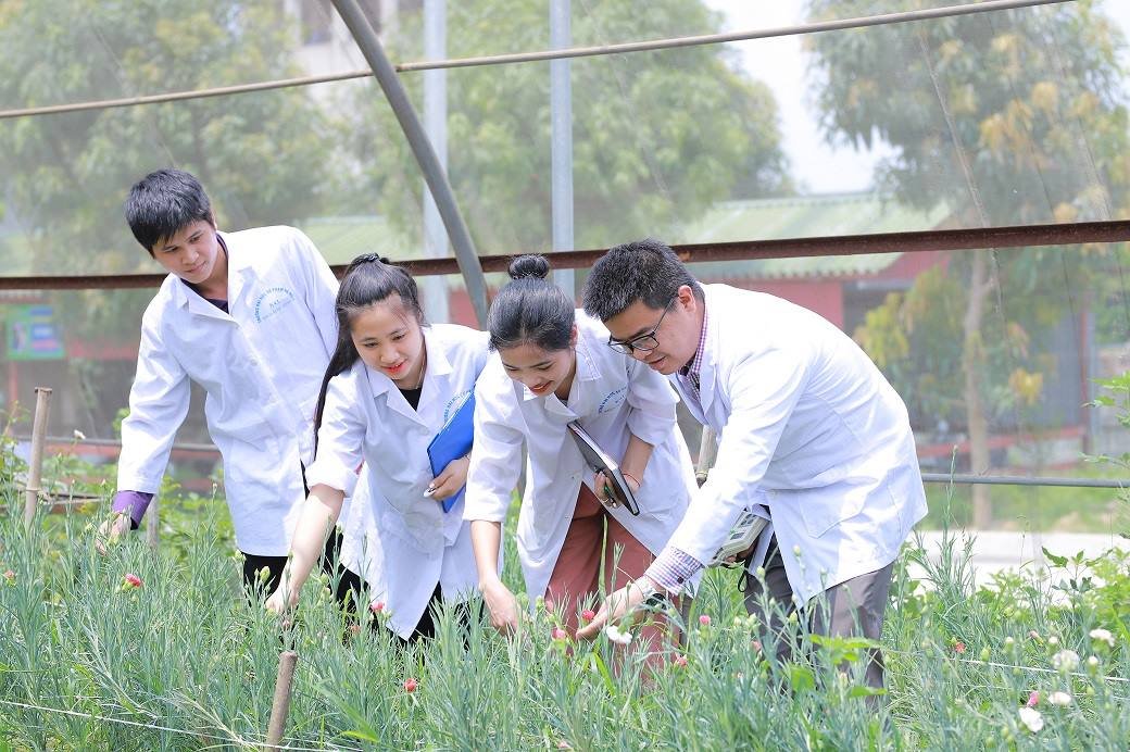 Phát triển mô hình Viện nghiên cứu khoa học trong Trường Đại học Sư phạm Hà Nội 2 – Nhịp đập cùng công nghệ số